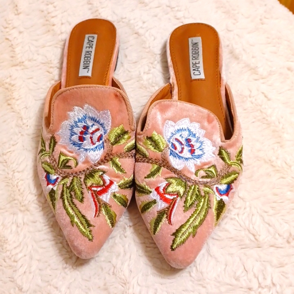 CAPE ROBBIN Pointed Toe Mule Flats, Pink Velvet, Floral Embroidery - Picture 4 of 14